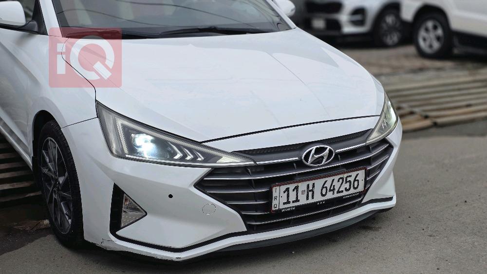 هیۆندای ئەلەنترا